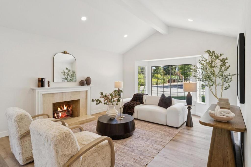 3382 Kenzo Court