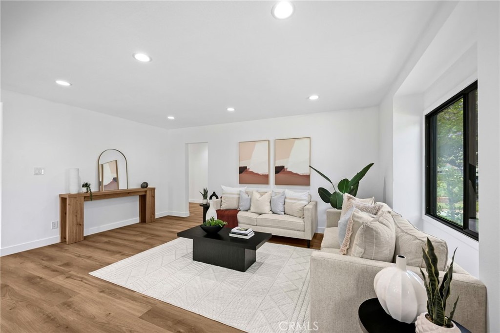 5214 E Peabody