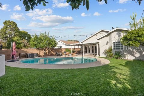 Photo of 1903 N Screenland Dr, Burbank, CA 91505 (MLS # SR26011441)