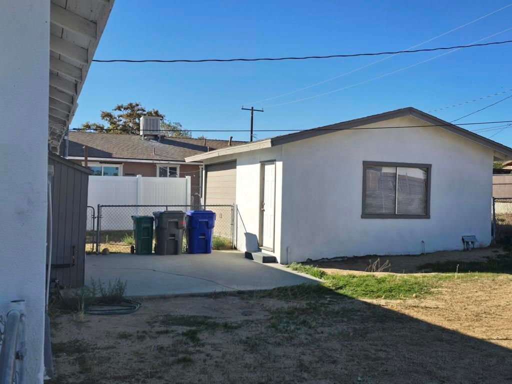 Photo of 6414 Indio Avenue, Yucca Valley, CA 92284 (MLS # 219137281DA)
