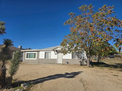 Photo of 6414 Indio Avenue, Yucca Valley, CA 92284 (MLS # 219137281DA)