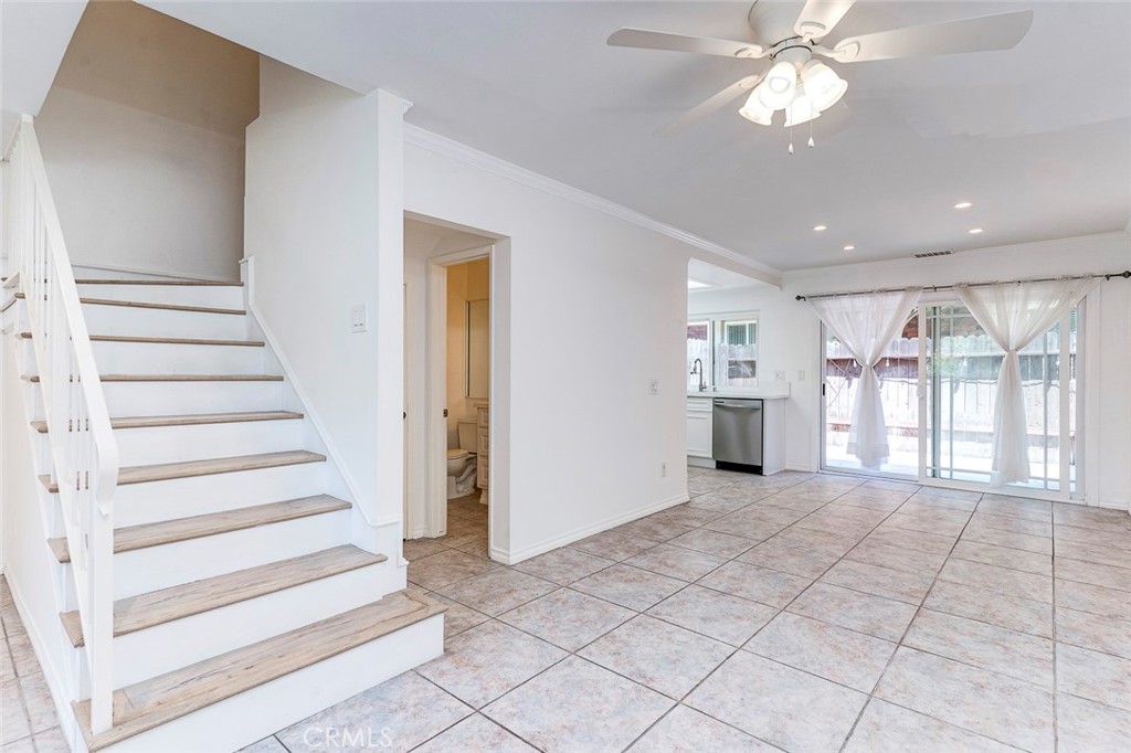 3733 N Harbor 44