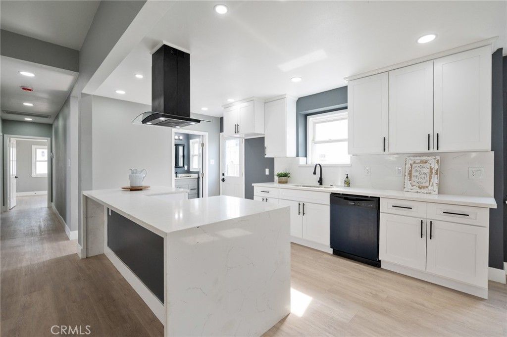 Photo of 8716 S 10th Avenue, Inglewood, CA 90305 (MLS # SB26030790)