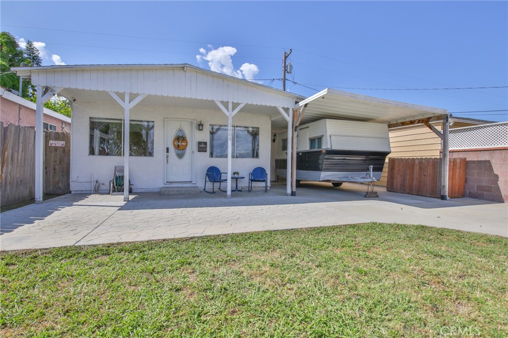 1404 E Michelson