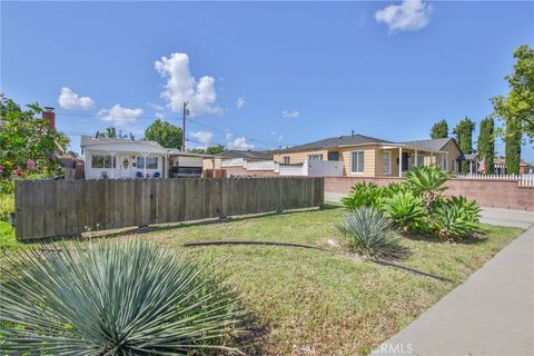 Photo of 1404 E Michelson St, Long Beach, CA 90805 (MLS # RS26092779)