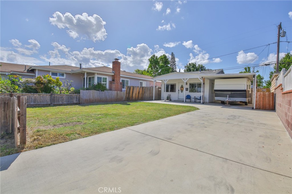 1404 E Michelson