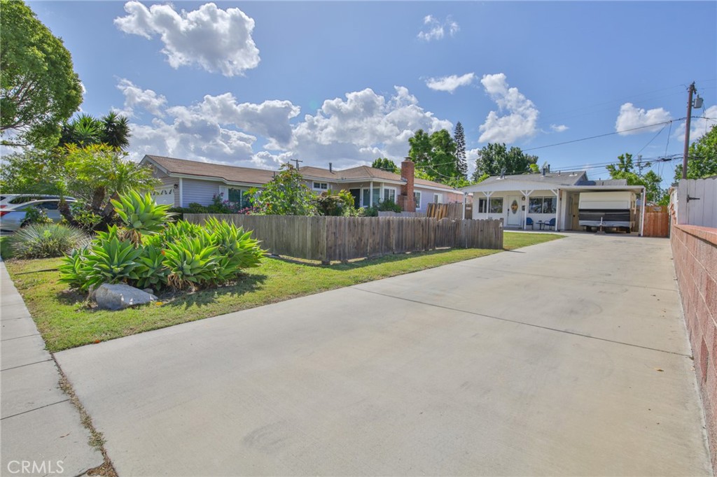 1404 E Michelson