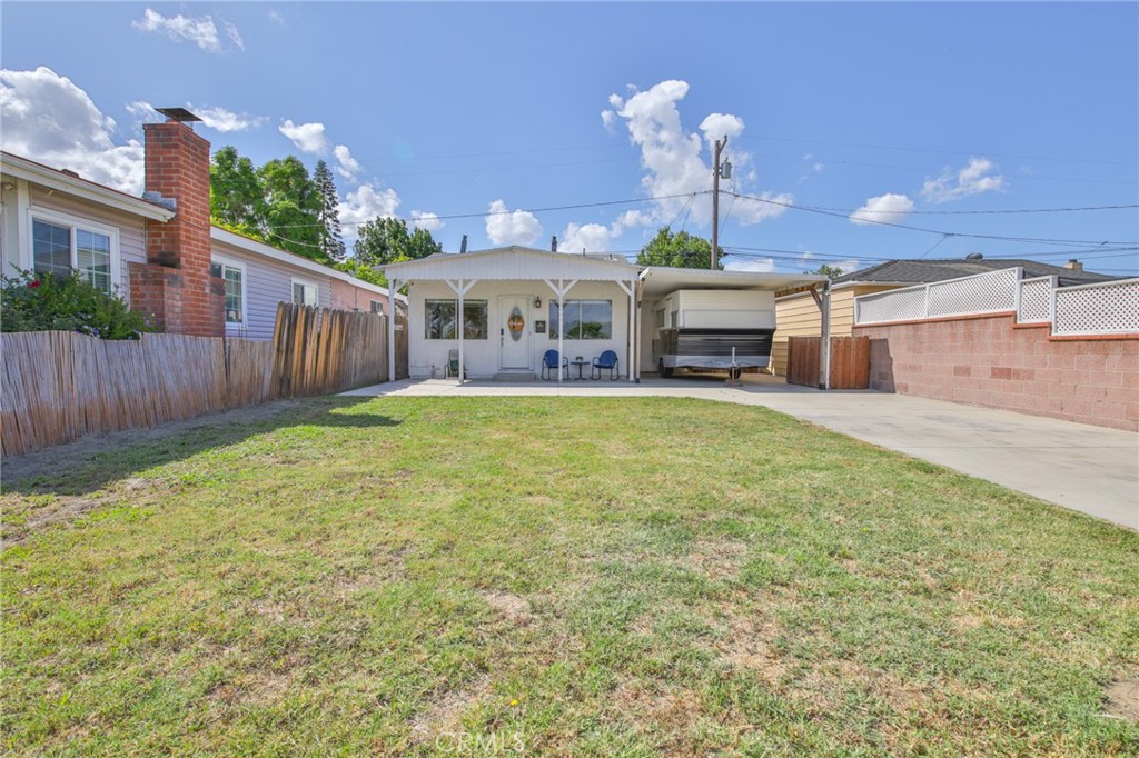 1404 E Michelson