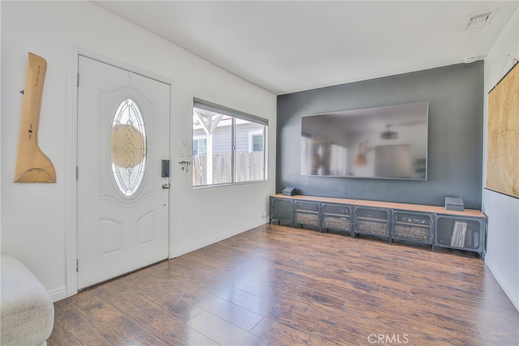 1404 E Michelson