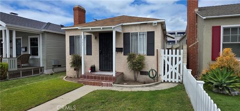 341 10th Seal Beach CA 90740