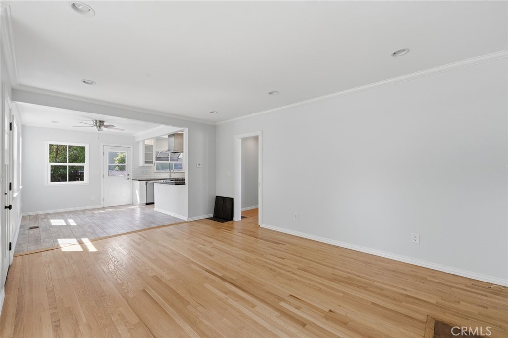 5857 E Mezzanine Way