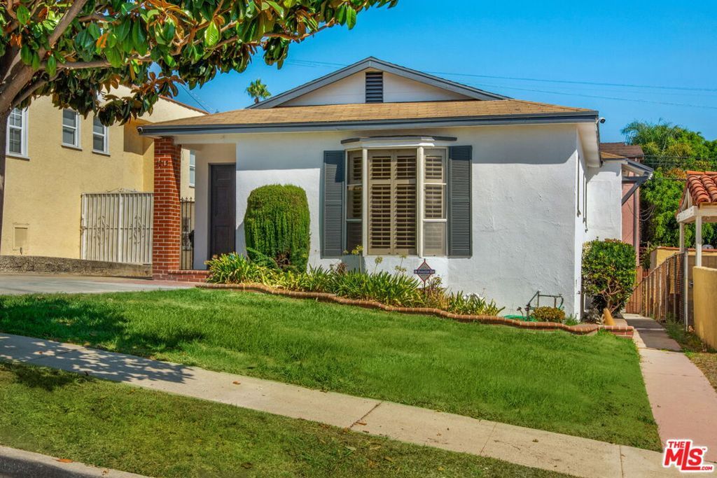 Photo of 4215 W 58th Place, Los Angeles, CA 90043 (MLS # 25615193)