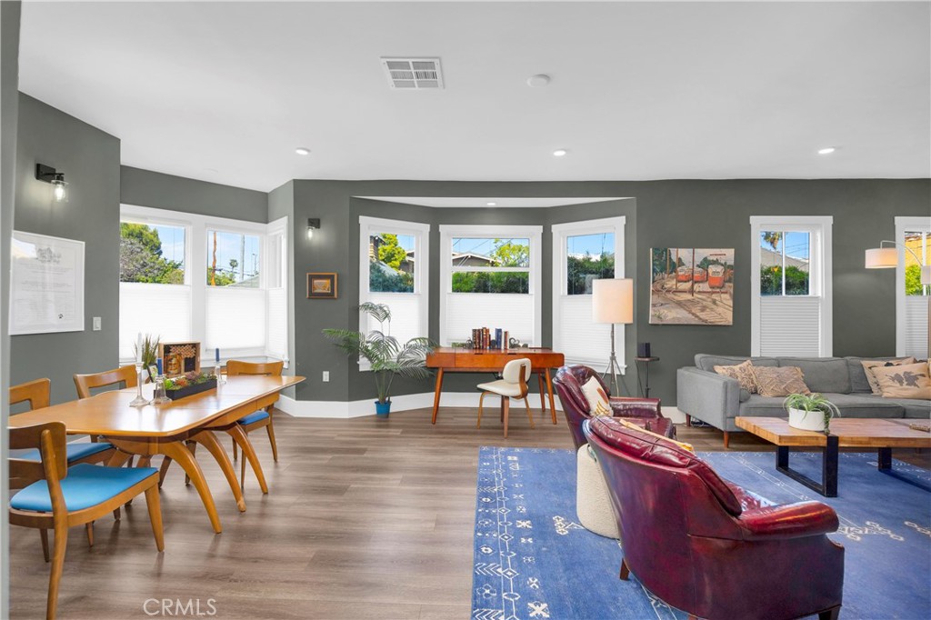 326 W 10th Street