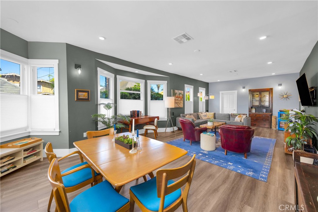 326 W 10th Street