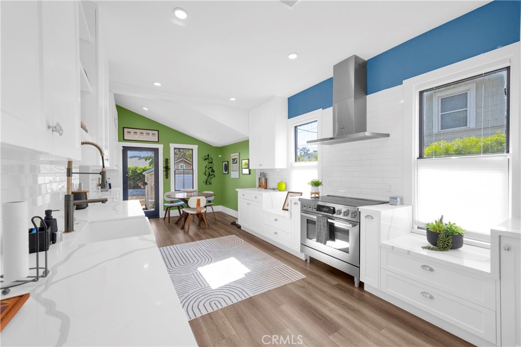 326 W 10th Street