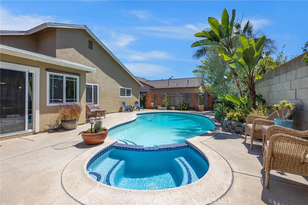3122 S Center