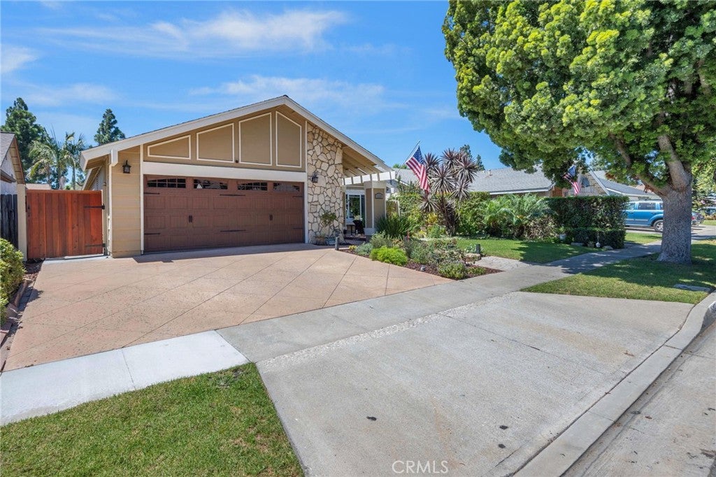 3122 S Center