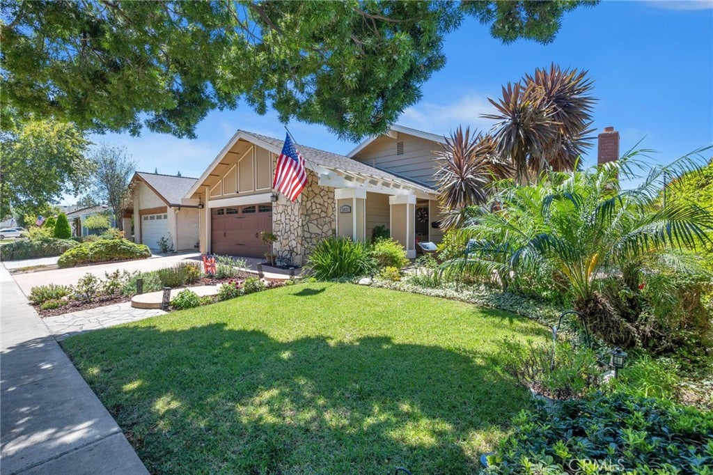 3122 S Center