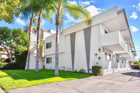 Photo of 350 W Wilson Ave #1, Glendale, CA 91203 (MLS # BB25250703) Photo of 350 W Wilson Ave #1, Glendale, CA 91203 (MLS # BB25250703)