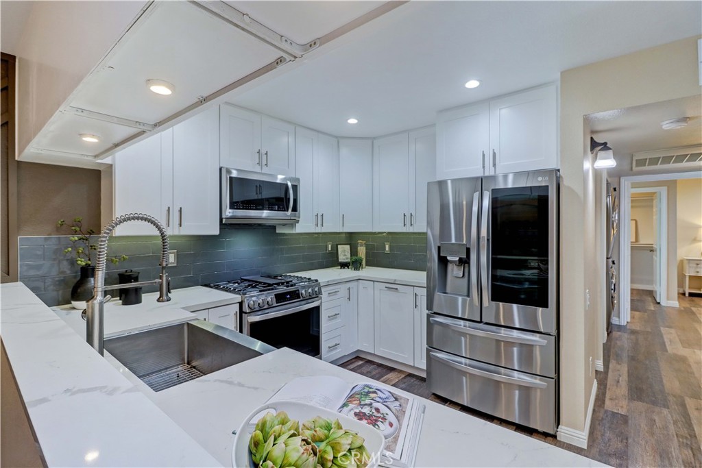 EAST PARK VILLAS - Residential