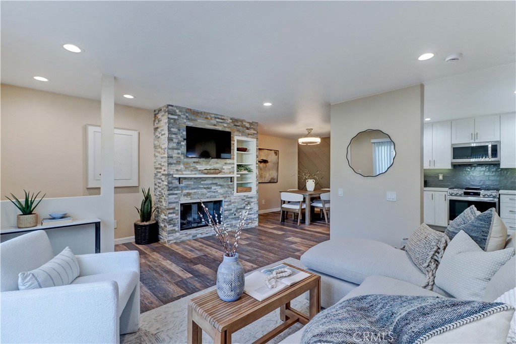 EAST PARK VILLAS - Residential