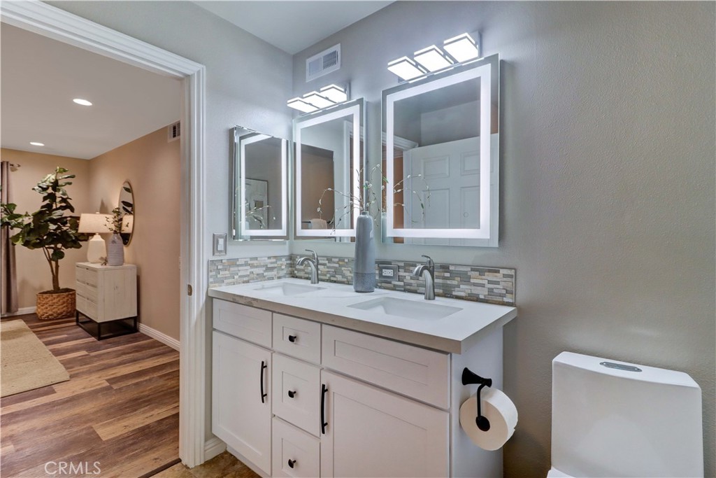 EAST PARK VILLAS - Residential