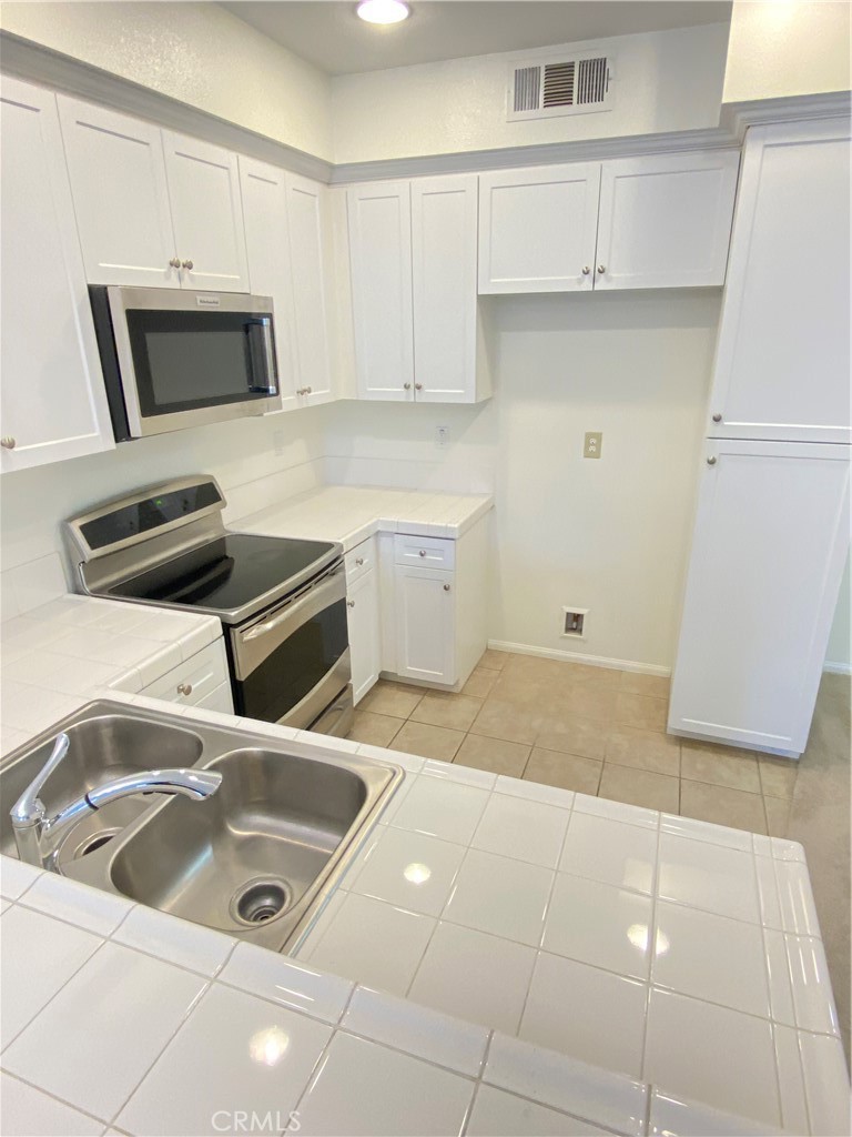 503 S Brea Boulevard 18