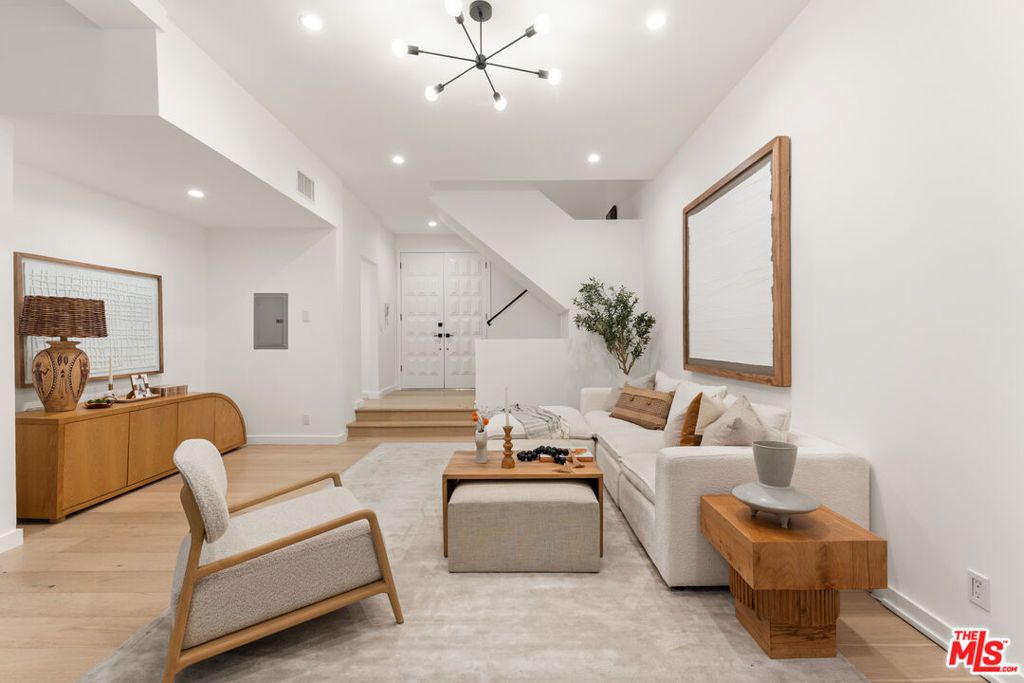 Photo of 1131 12th Street #102, Santa Monica, CA 90403 (MLS # 26660489)