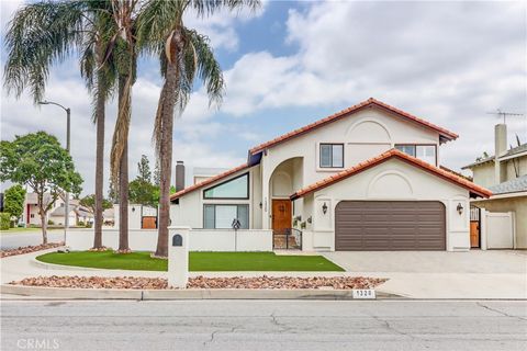 1320 Lakeview Avenue La Habra CA 90631