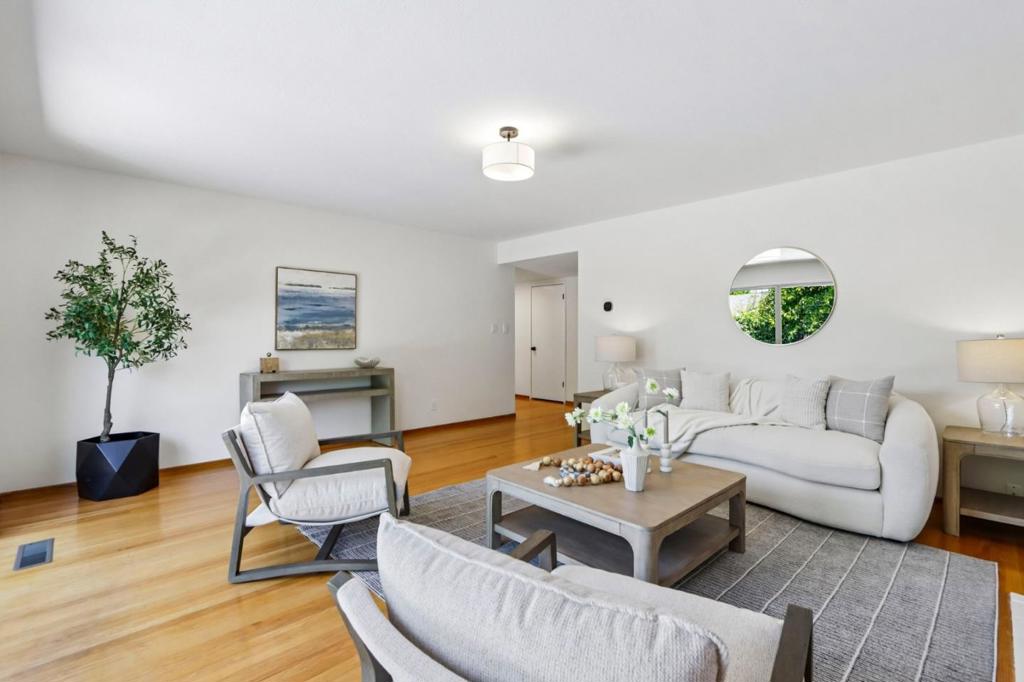 1549 Belleville Way