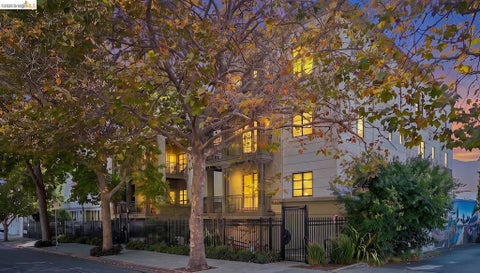 Photo of 711 Walker Ave #202, Oakland, CA 94610 (MLS # 41144808)
