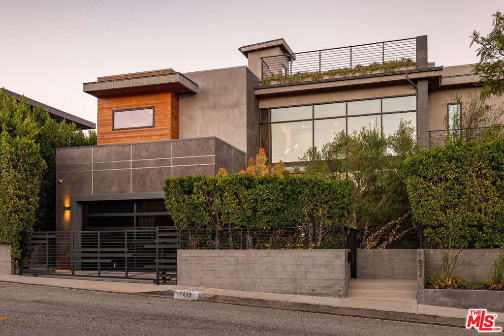 Photo of 1632 Stradella Road, Los Angeles, CA 90077 (MLS # 26635711)