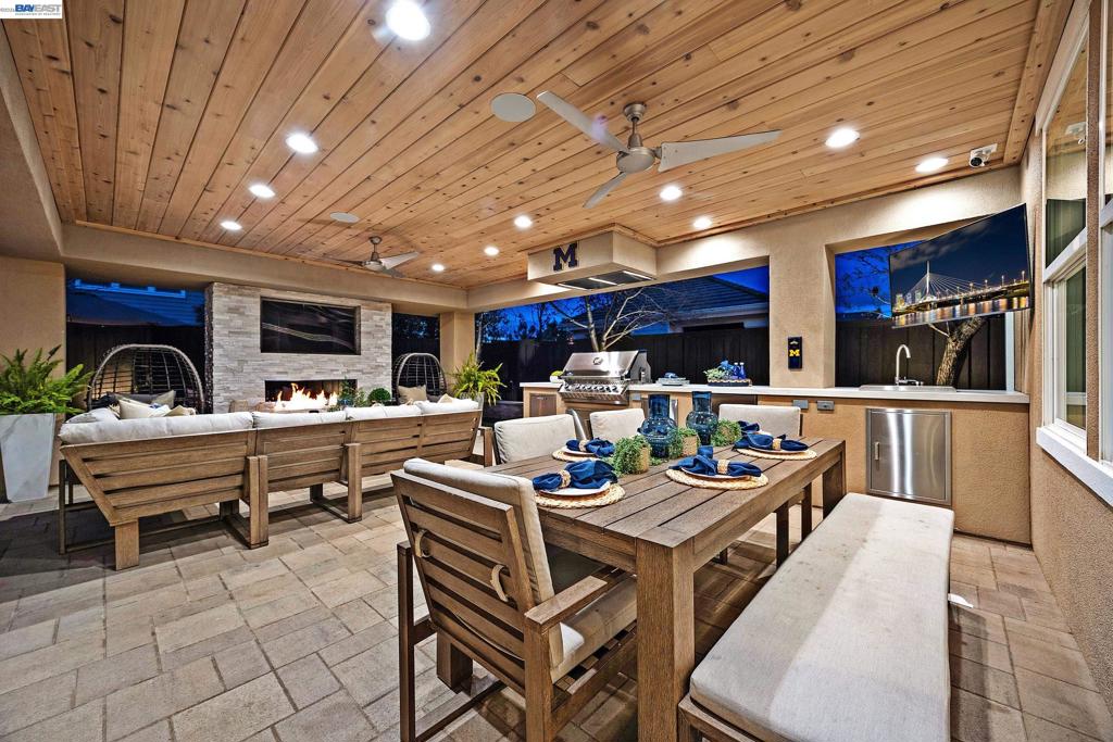 2170 2170 Santa Croce Dr