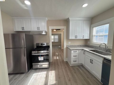 Photo of 706 E 12th, Pittsburg, CA 94565 (MLS # 41131862)