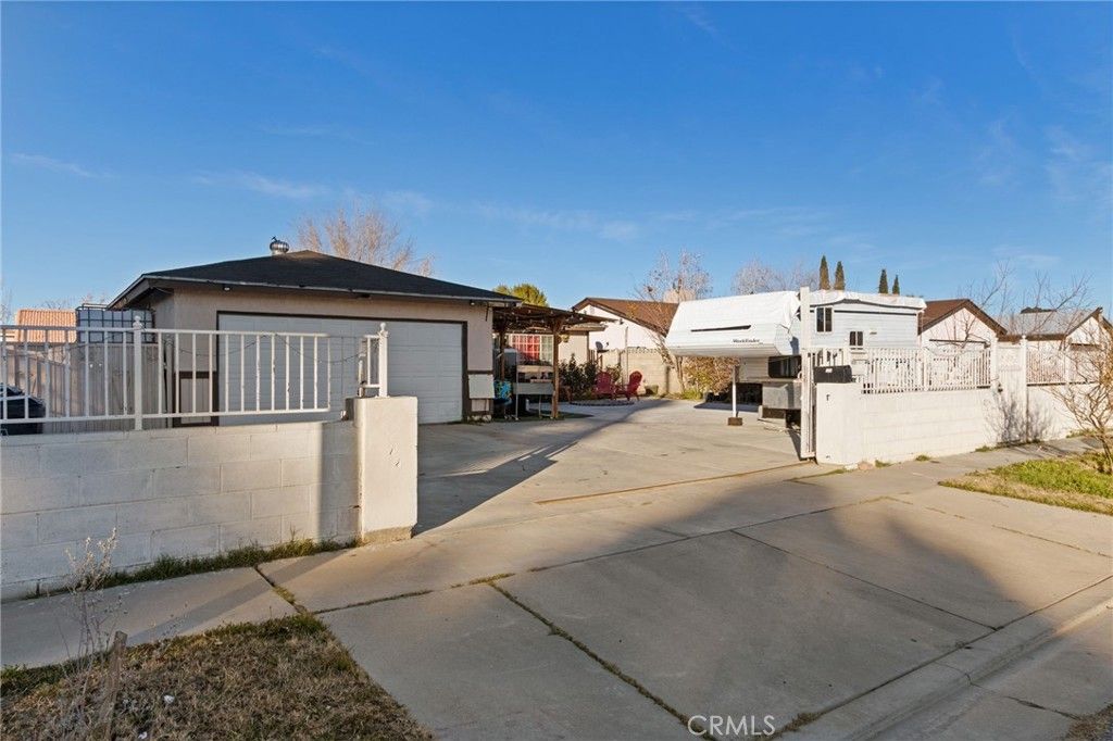 Photo of 415 E Avenue J13, Lancaster, CA 93535 (MLS # SR26011282)