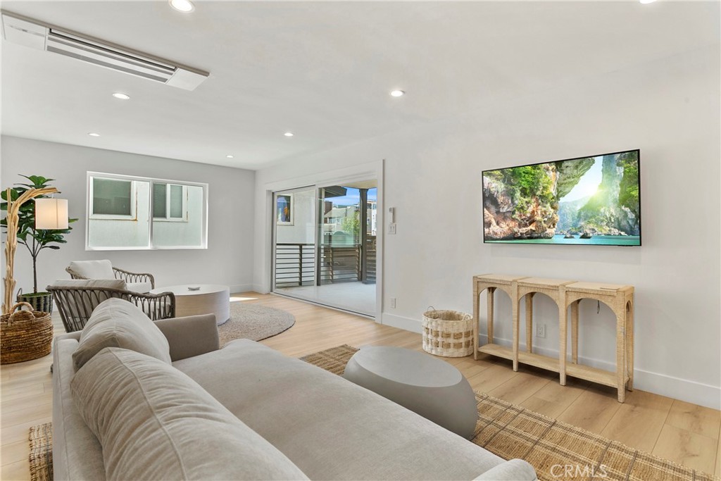 913 W Balboa Boulevard A