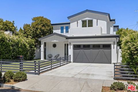 2590 Amherst Avenue Los Angeles CA 90064