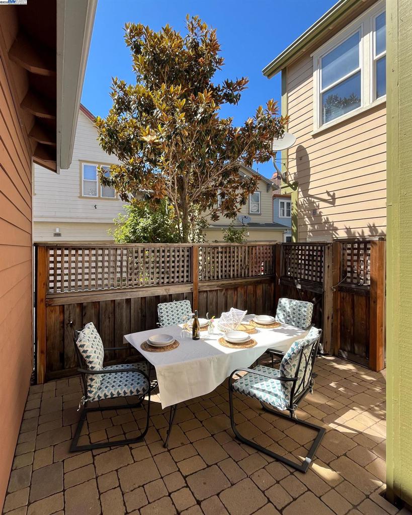 HERCULES BY BAY - Residential