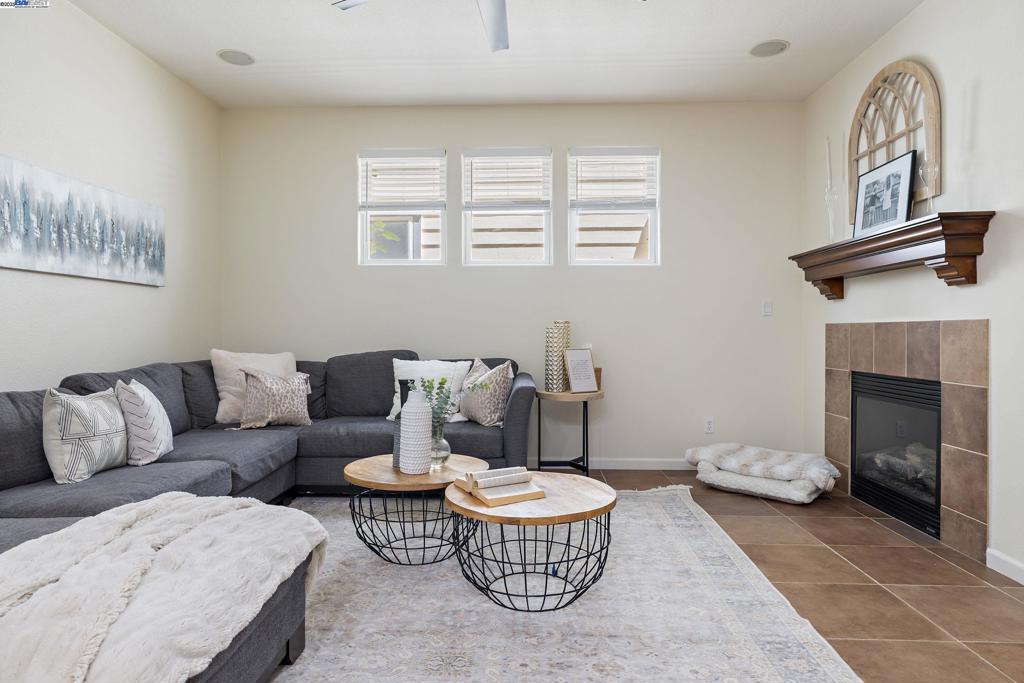 HERCULES BY BAY - Residential