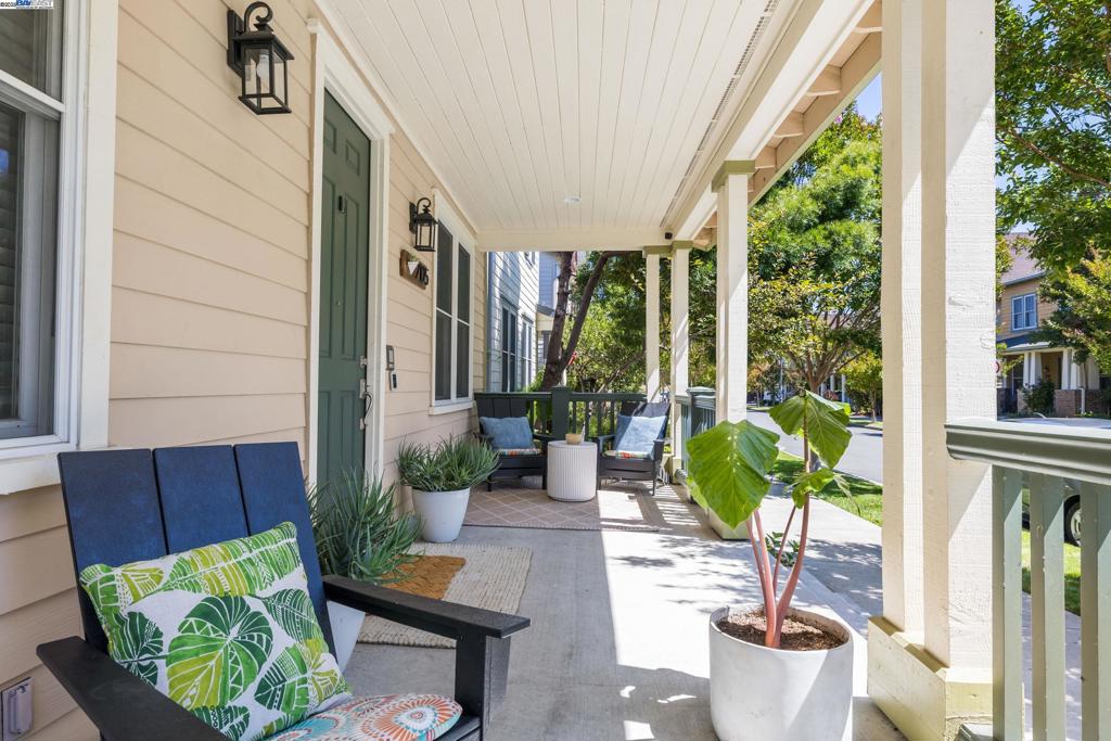 HERCULES BY BAY - Residential