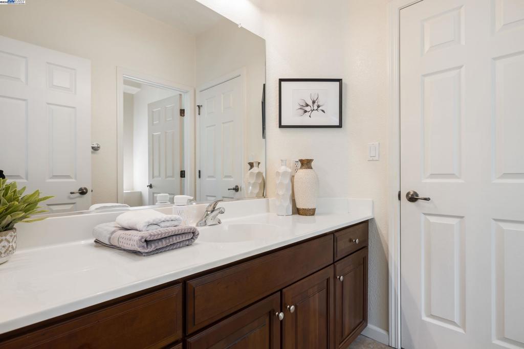 HERCULES BY BAY - Residential