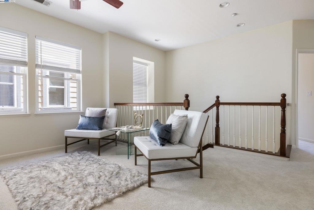 HERCULES BY BAY - Residential