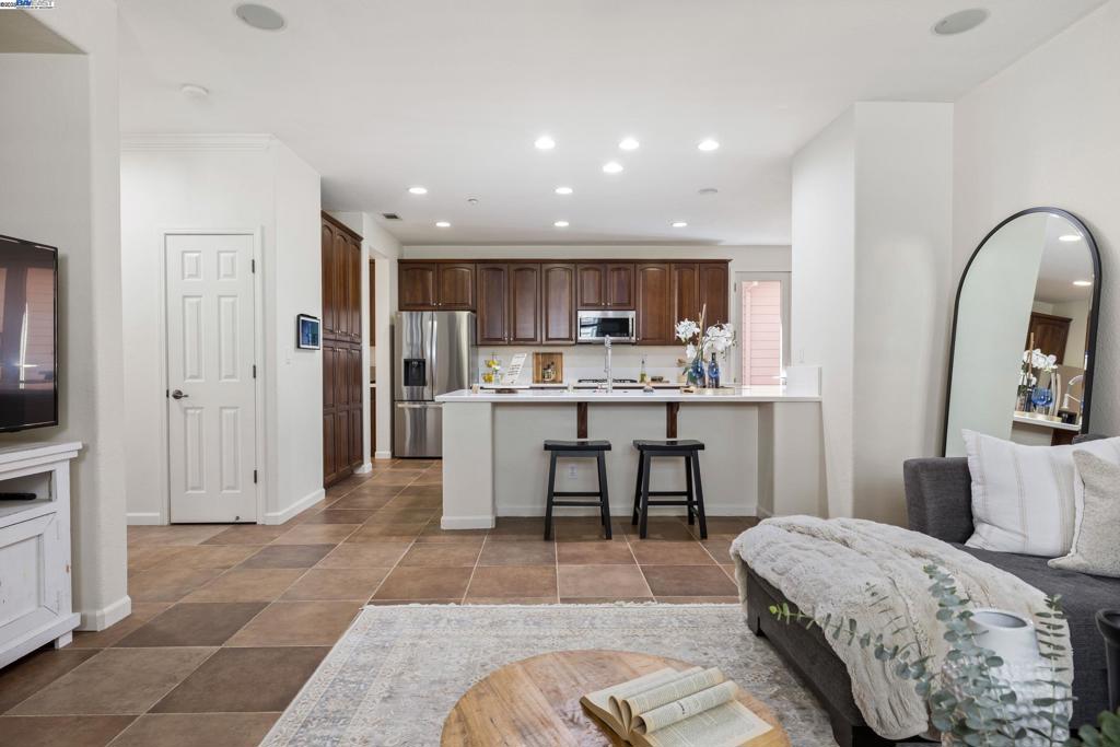 HERCULES BY BAY - Residential