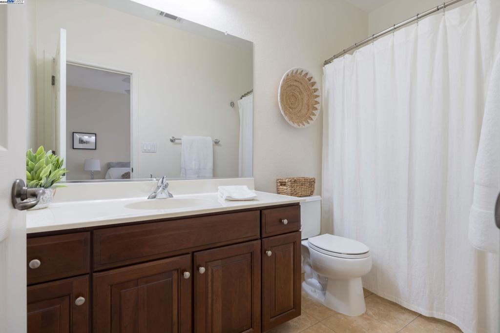HERCULES BY BAY - Residential