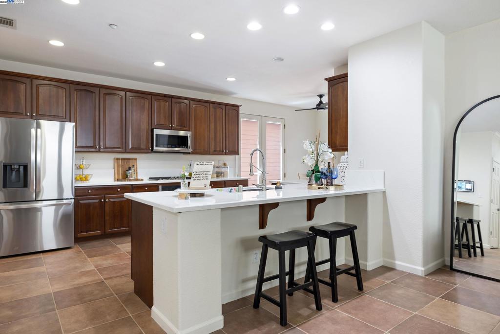 HERCULES BY BAY - Residential