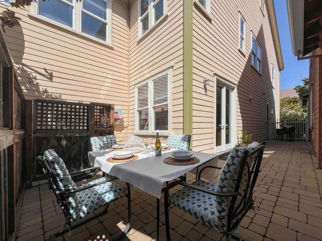 HERCULES BY BAY - Residential