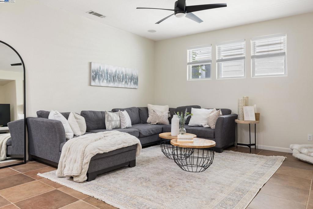 HERCULES BY BAY - Residential