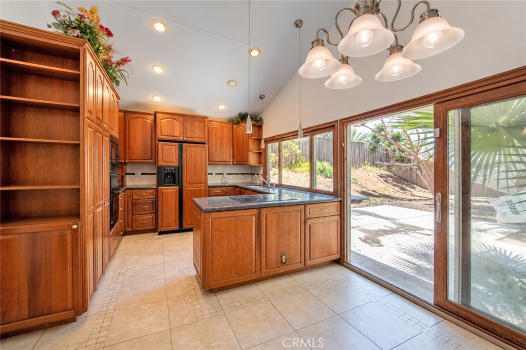 25572 Gloriosa Dr