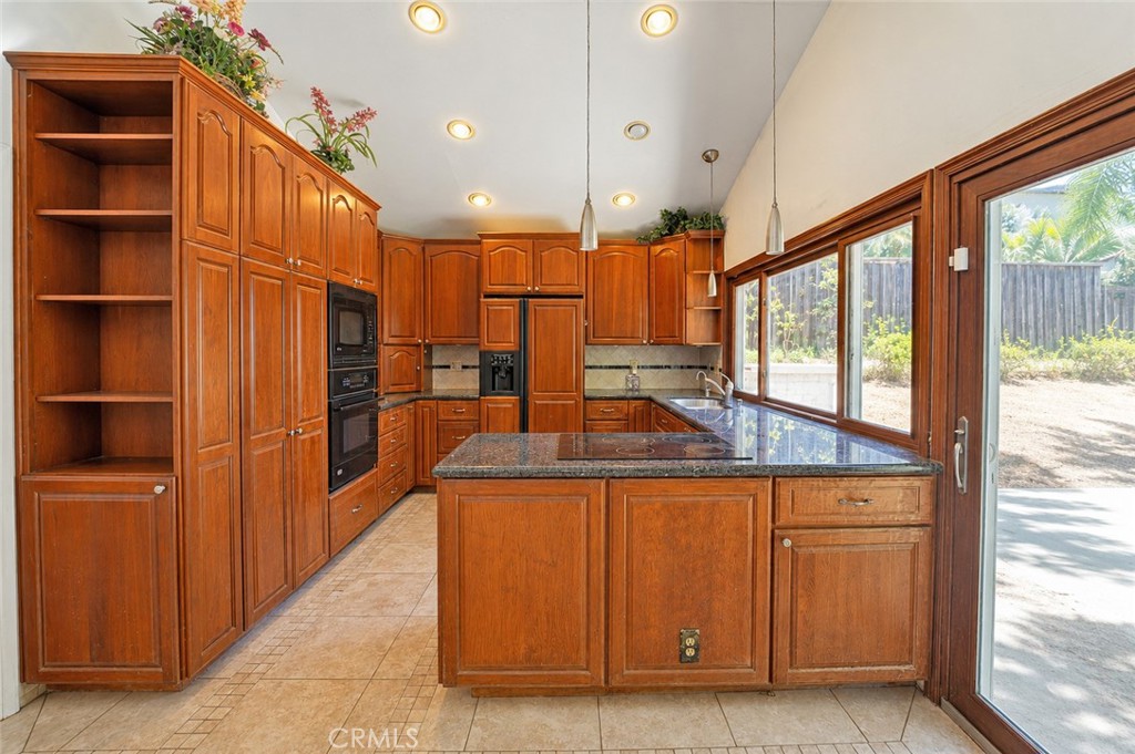 25572 Gloriosa Dr