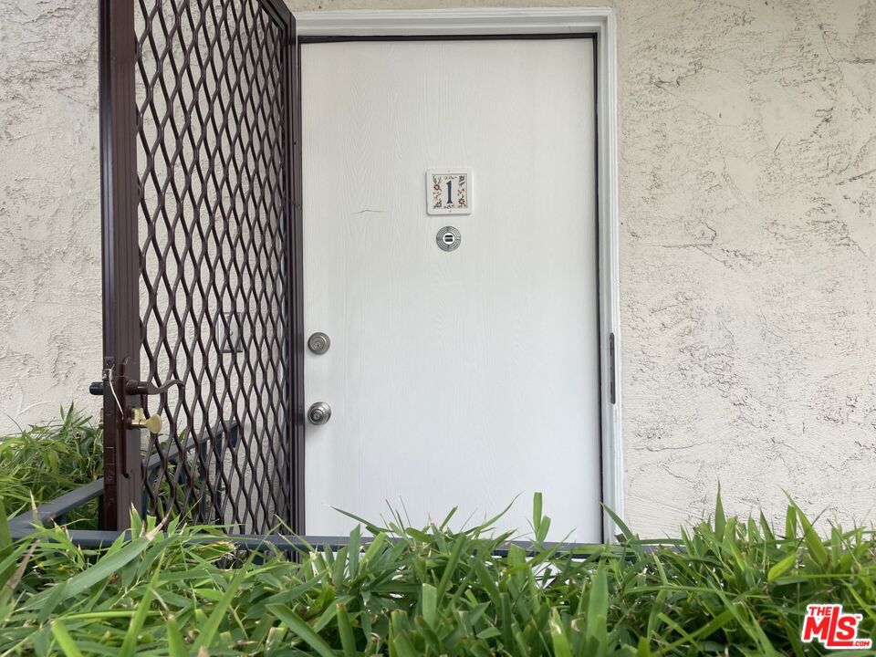 10980 Palms Boulevard 1